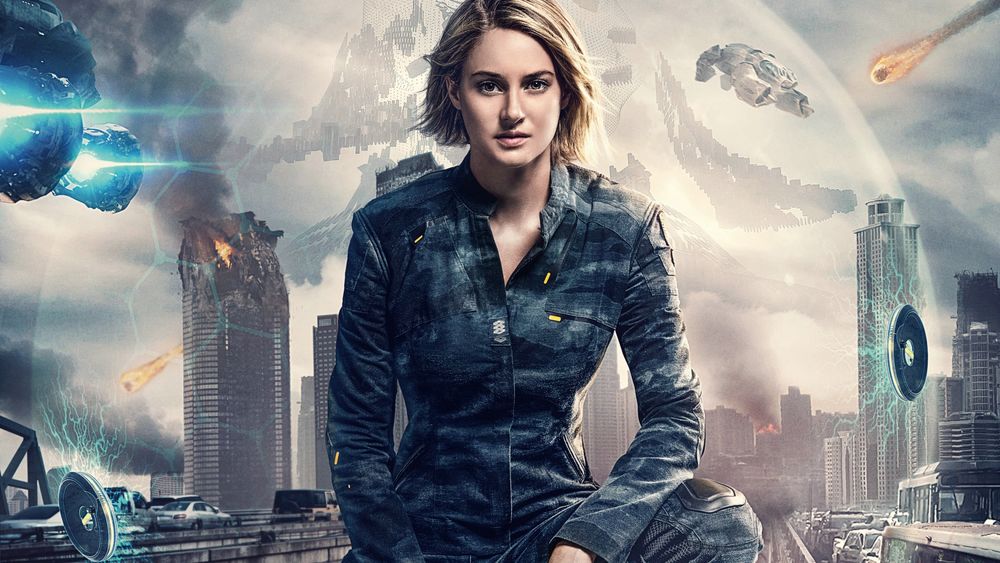 Обои для рабочего стола Tris Shailene / Трис Шайлин из фильма Divergent / Дивергент на фоне войны