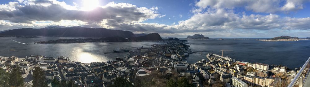 Обои для рабочего стола Панорама норвежского города Олесунн / Аlesund, Norway, by Hakan Durgut