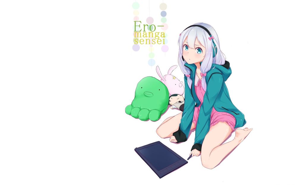 Обои для рабочего стола Sagari Izumi сидит перед ноутбуком, рядом плюшевые игрушки из аниме Ero-manga Sensei