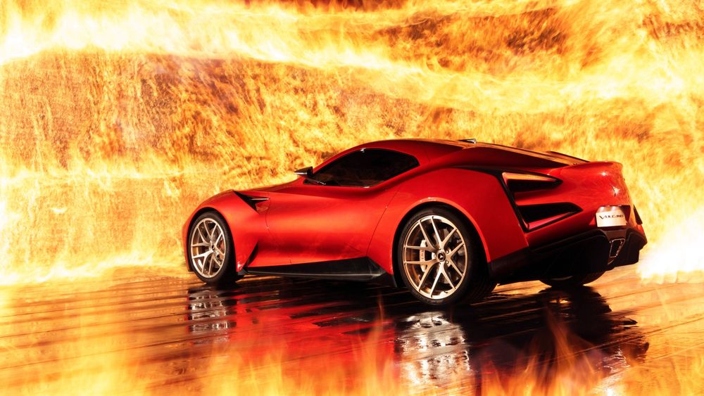 Обои для рабочего стола Красная Icona Vulcano на фоне огня вид сзади