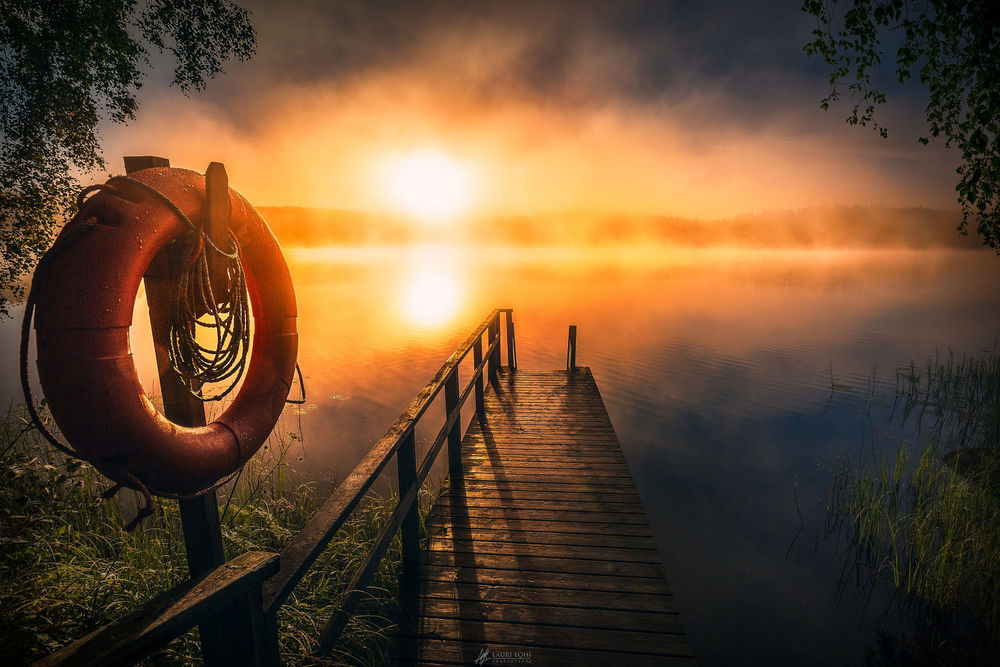 Обои для рабочего стола Красивое летнее утро у реки в Хямеенлинне, Финляндия, фотограф Lauri Lohi