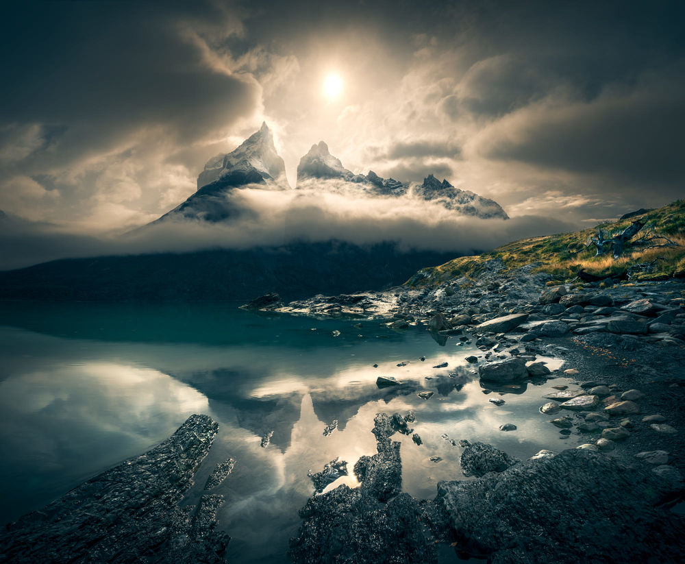 Обои для рабочего стола Вершины гор в облаках, фотограф Д°lhan Eroglu