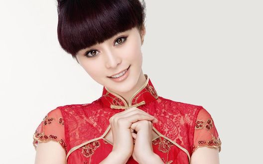 Обои на рабочий стол Китайская актриса и певица Fan Bingbing / Фань Бинбин в восточном красном платье