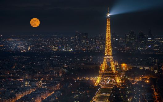 Обои на рабочий стол Eiffel Tower / Эйфелева башня с подсветкой в ночном Париже / Paris, Франция / France, фотограф Selaru Ovidiu