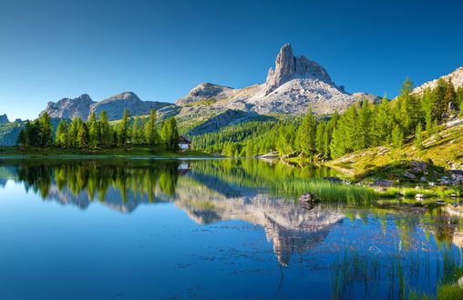 Обои на рабочий стол Озеро Федера / Lago Federa на фоне Доломитовых Альп / Dolomites в Италии / Italy, by Julius Silver