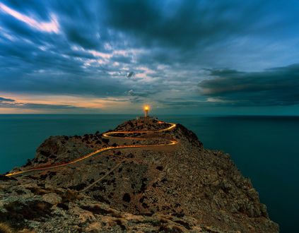 Обои на рабочий стол Дорога, ведущая к маяку, Cap de Formentor, Mallorca, Spain / Кап-де-Форментор, Майорка, Испания, фотограф Оливер О