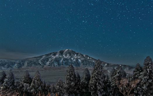 Обои на рабочий стол Спящий вулкан Aso / Асо под ночным звездным небом, Kumamoto, Japan / Кумамото, Япония, by Kohji Asakawa
