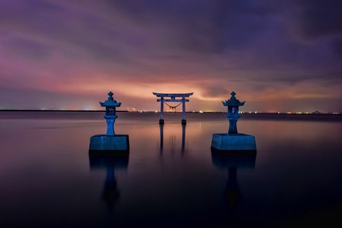 Обои на рабочий стол Ритуальные врата тории в море, на закате, Kumamoto, Japan / Кумамото, Япония, by Kohji Asakawa