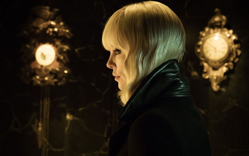 Обои для рабочего стола Charlize Theron / Шарлиз Терон - американская актриса и фотомодель