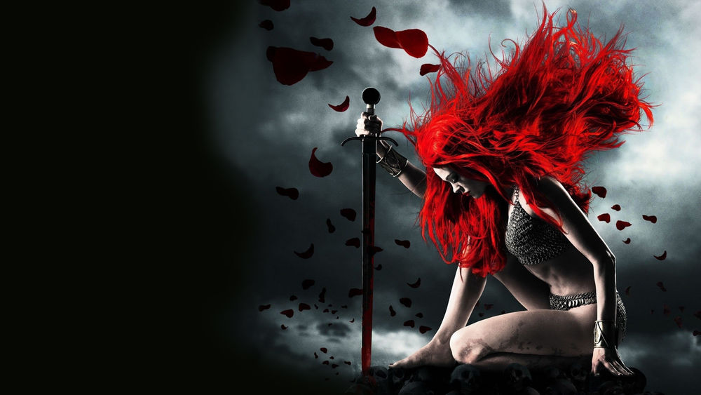 Обои для рабочего стола Девушка-воин с красными волосами на фоне сумрачного неба