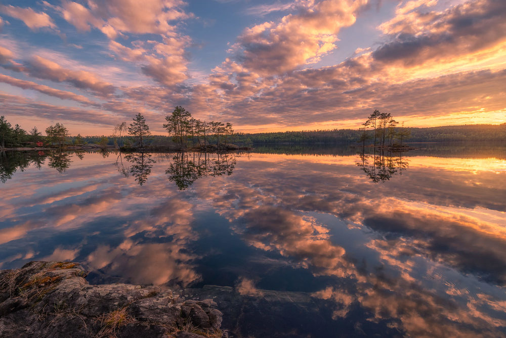Обои для рабочего стола Озеро Ringerike, Norway / Норвегия под небом с облаками, фотограф Ole Henrik Skjelstad