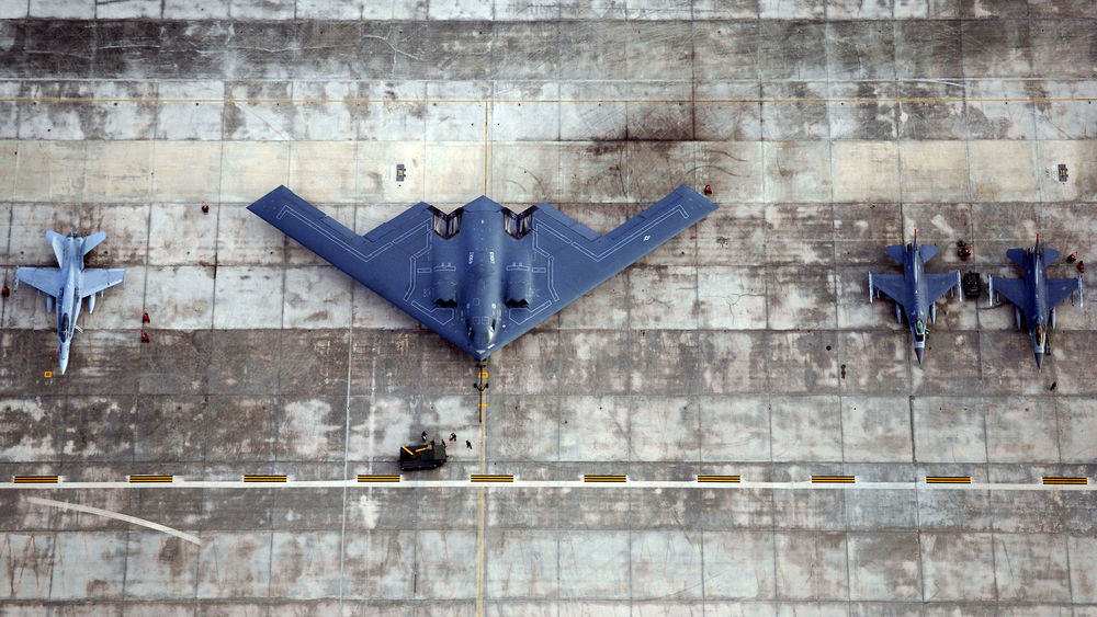 Обои для рабочего стола Стратегический бомбардировщик B-2 Spirit, вид сверху