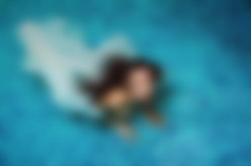 Обои на рабочий стол Модель Марианна Маркина в воде, фотограф Николас Верано