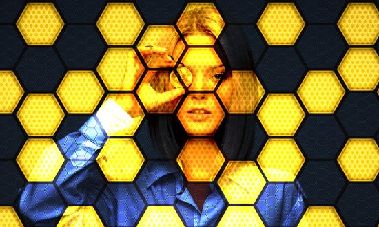 Обои на рабочий стол Девушка биткоином прикрыла глаз на абстрактном фоне, by Pete Linforth