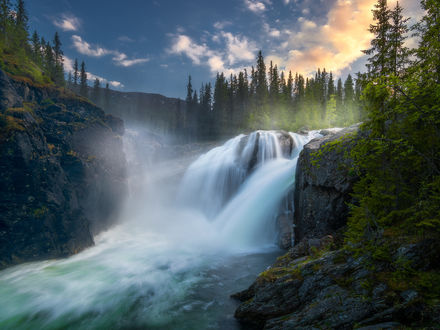 Обои на рабочий стол Водопад Rjukandefossen, Hemsedal, Norway / Рюкандефоссен, Хемседал, Норвегия. Фотограф Ole Henrik Skjelstad