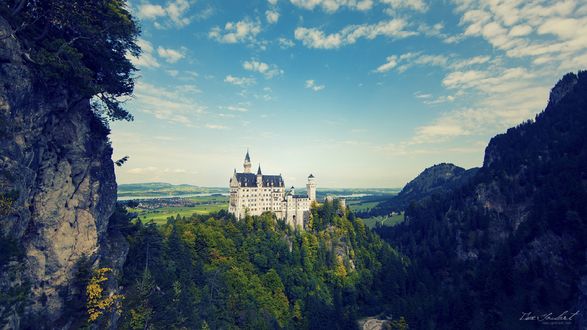 Обои на рабочий стол Замок Neuschwanstein Castle in Bavaria, Germany / Нойшванштайн в Баварии, Германия, на холме, by IsacGoulart