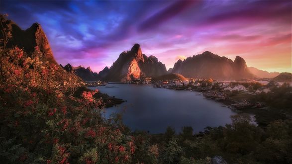 Обои на рабочий стол Рассвет в бухте Рейне, Lofoten Islands, Norway / Лофотенские острова, Норвегия. Фотограф Carlos F Turienzo