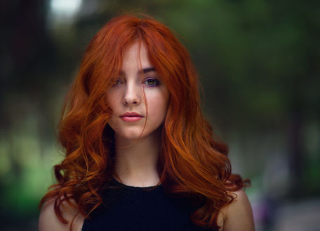 Обои на рабочий стол Модель Juliet с рыжими волосами. Фотограф Zachar Rise