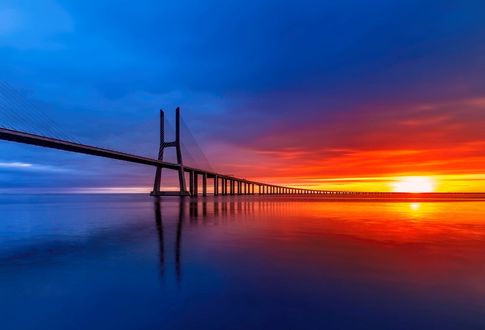 Обои на рабочий стол Мост Vasco da Gama bridge - Lisbon / Васко да Гама - Лиссабон. Фотограф David Gomes