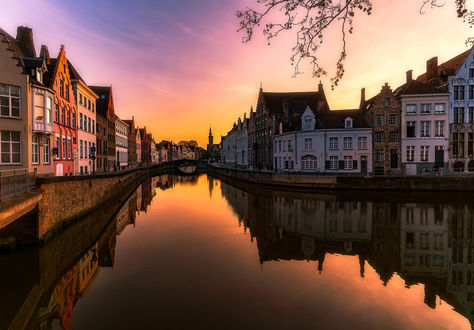 Обои на рабочий стол Bruges, Belgium / Брюгге, Бельгия в вечернем свете. Фотограф Remo Scarfо