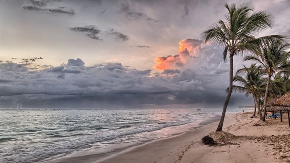 Обои на рабочий стол Берег Caribbean Sea, Dominican Republic / Карибского моря, Доминиканская Республика под пасмурным небом, by MustangJoe