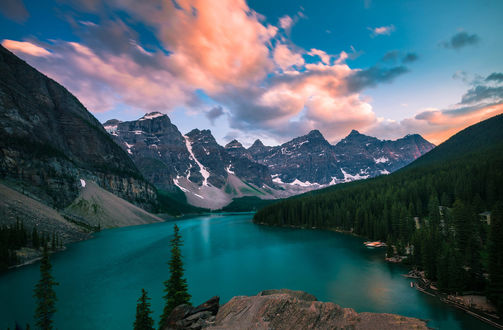 Обои на рабочий стол Moraine Lake, Canada / Озеро Морейн, Канада в сумерках, фотограф David Dai