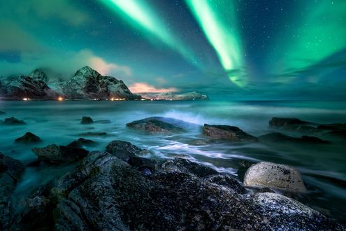 Обои на рабочий стол Северное сияние над Lofoten, Norway / Лофотенскими островами, Норвегия, фотограф Adnan Bubalo