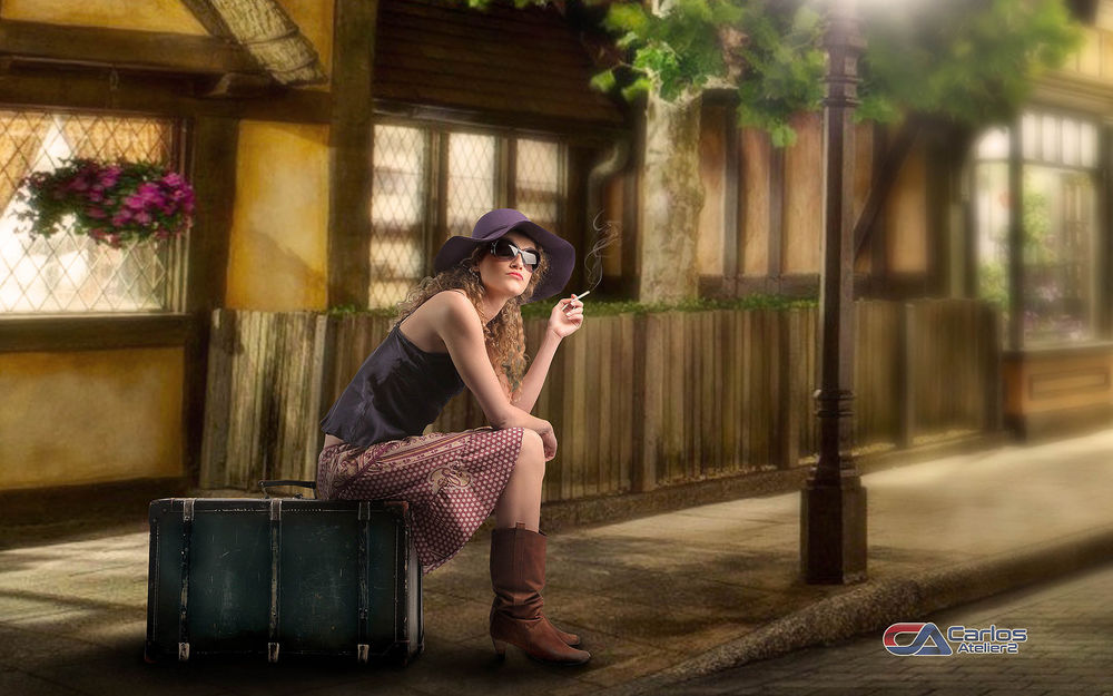 Обои для рабочего стола Девушка в шляпе и очках, с сигаретой в руке, сидит на чемодане у дороги, by Carlos Atelier2