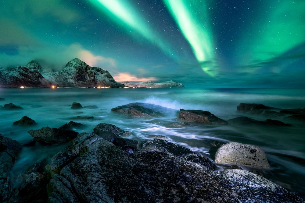 Обои для рабочего стола Северное сияние над Lofoten, Norway / Лофотенскими островами, Норвегия, фотограф Adnan Bubalo