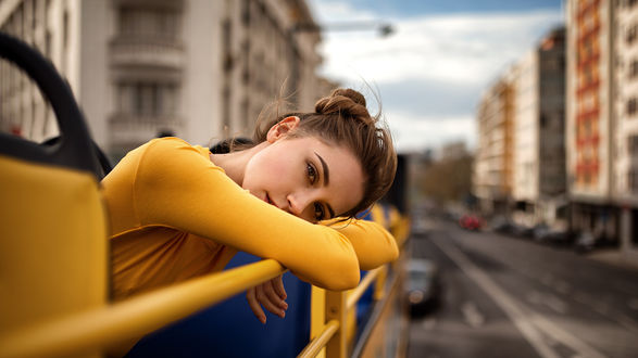 Обои на рабочий стол Модель Ksenia Kokoreva на фоне города, фотограф Yuriy Lyamin