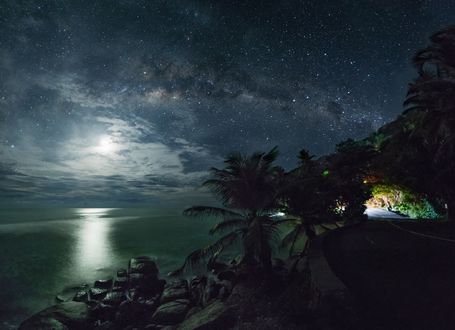 Обои на рабочий стол Млечный путь над Seychelles / Сейшелами и Indian Ocean / Индийским океаном, фотограф Vitalis Vasylius