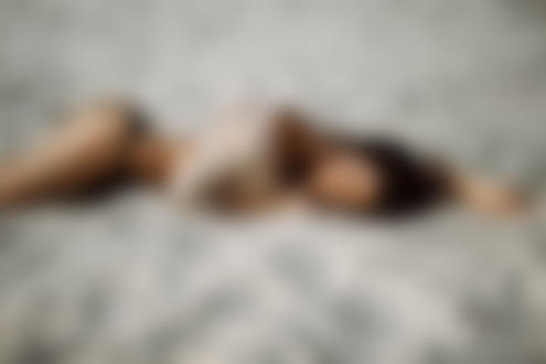 Обои для рабочего стола Модель Вика на песке, фотограф Sergey Vostrikov