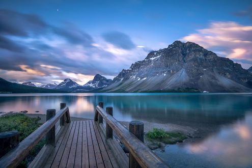 Обои на рабочий стол Пирс на озере Боу / Bow Lake в Канаде / Canada