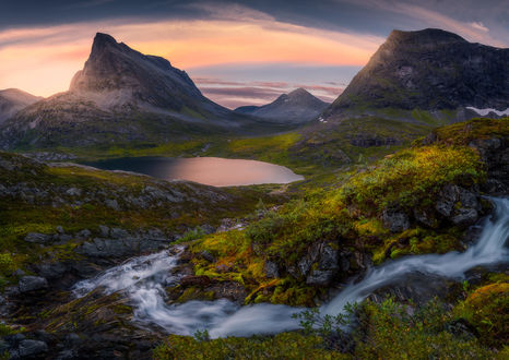 Обои на рабочий стол Горная местность в Норвегии / Norway, фотограф Ole Henrik Skjelstad