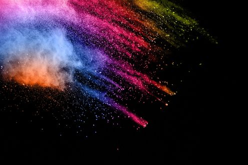 Обои на рабочий стол Разноцветные искры с дымом на черном фоне