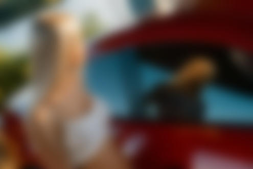 Обои на рабочий стол Модель Яна Лигр стоит рядом с авто. Фотограф Sergey Kant