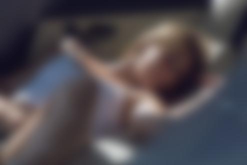 Обои на рабочий стол Спящая девушка, фотограф Trevor Johnsen
