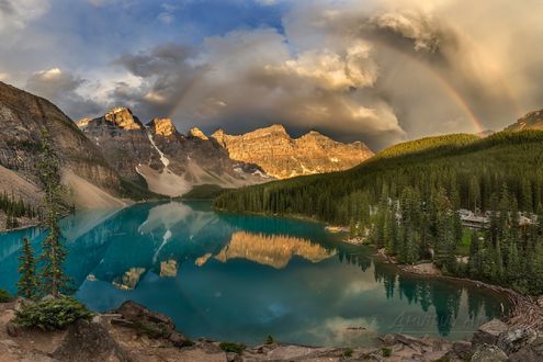 Обои на рабочий стол Двойная радуга утром на Moraine Lake, Canada / Озере Морейн, Канада, фотограф Дмитрий Архипов