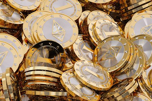 Обои на рабочий стол Много монет биткоина, криптовалюта