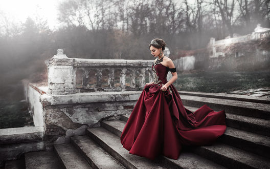 Обои на рабочий стол Модель Дарина спускается по ступенькам. Фотограф Maks Kuzin