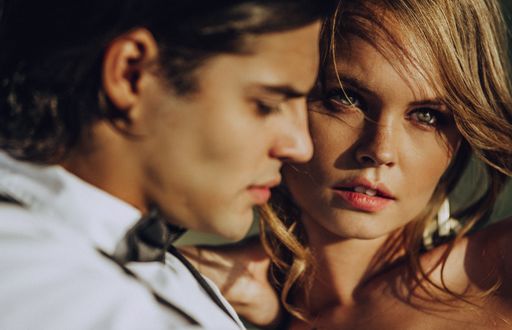 Обои на рабочий стол Модель Анастасия Щеглова и парень рядом. Фотограф Viktoria Romanova