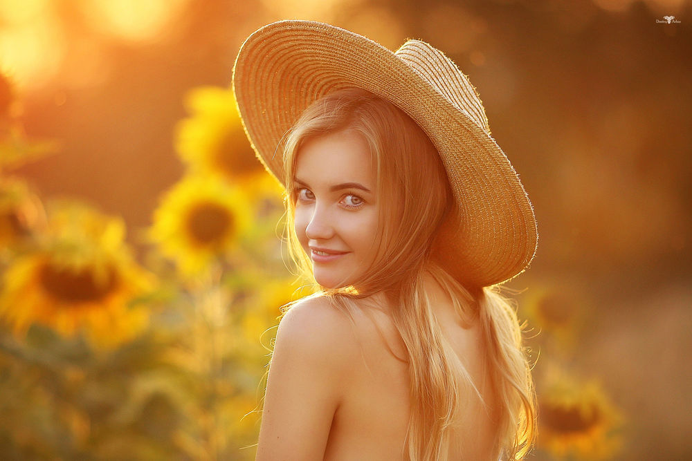 Обои для рабочего стола Модель Даша в летней шляпе. Фотограф Dmitry Arhar