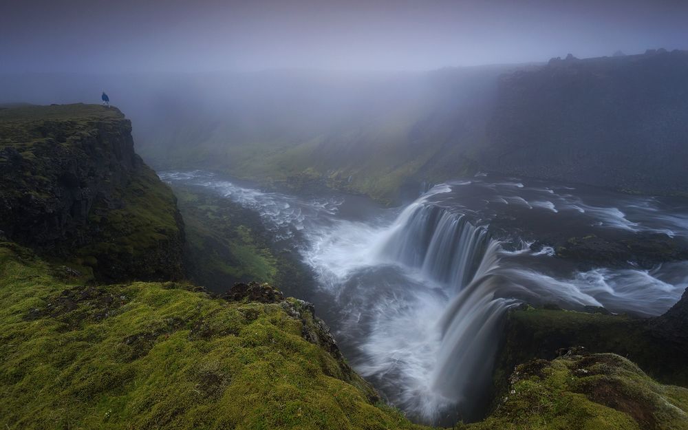 Обои для рабочего стола Водопад в Исландском плато / the Icelandic Plateau