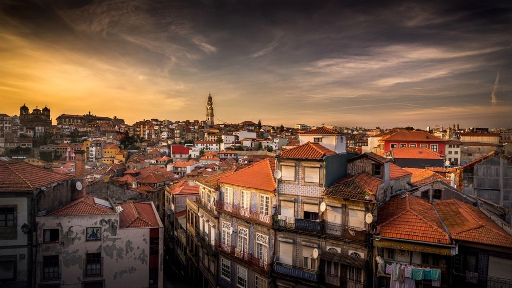 Обои для рабочего стола Город Лиссабон / Lisbon на закате, Португалия / Portugal