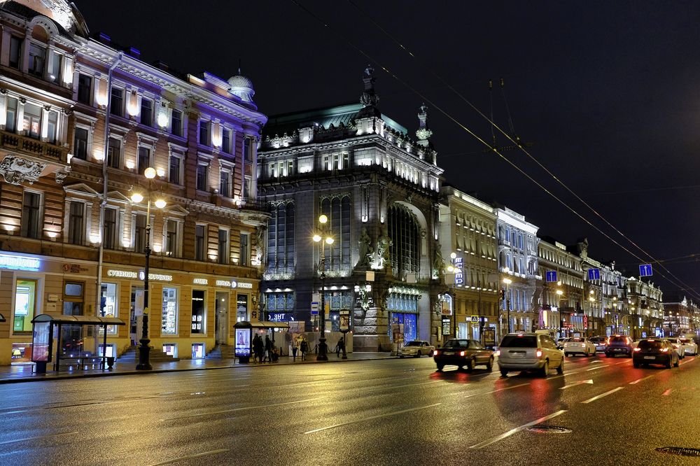 Обои для рабочего стола Залитый огнями ночной Невский проспект, Санкт-Петербург
