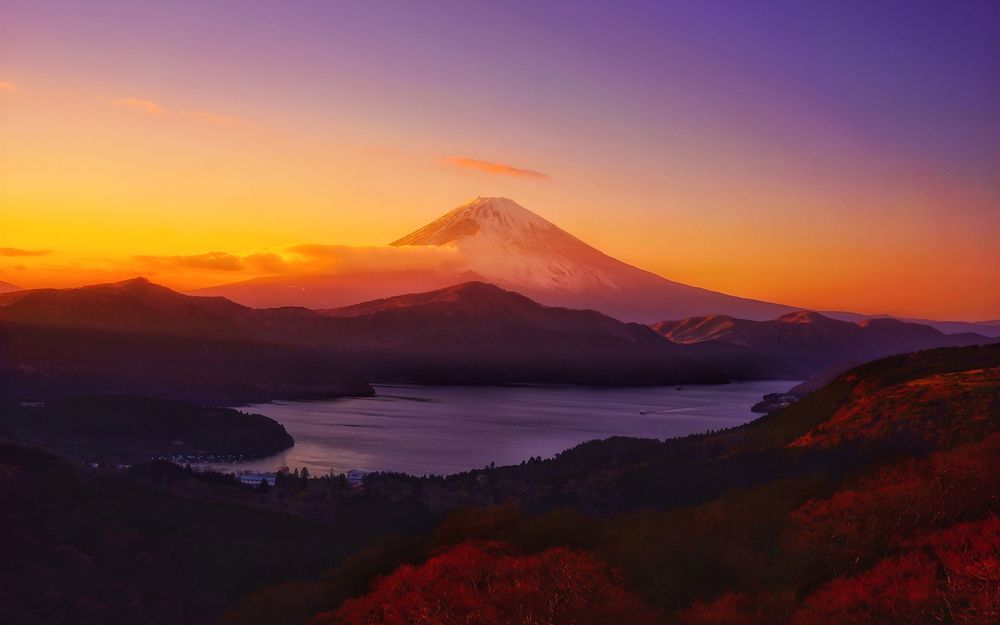 Обои для рабочего стола Заснеженная гора Fuji Mountain / Фудзияма на закате, Japan / Япония