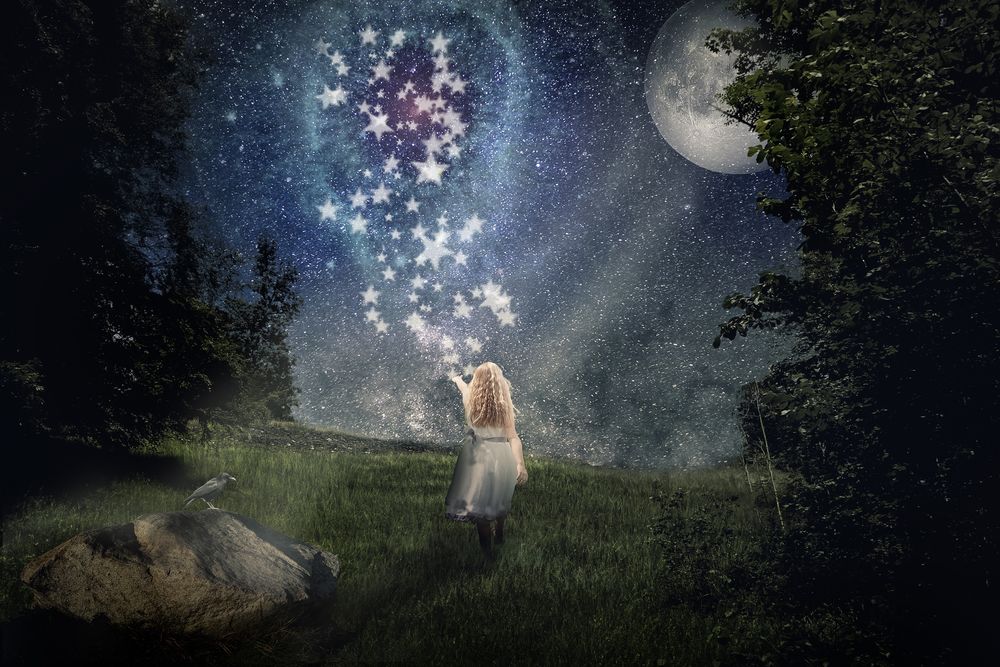 Обои для рабочего стола Светловолосая девушка ловит падающие звезды, Луна в небе, by Ulrich Becker