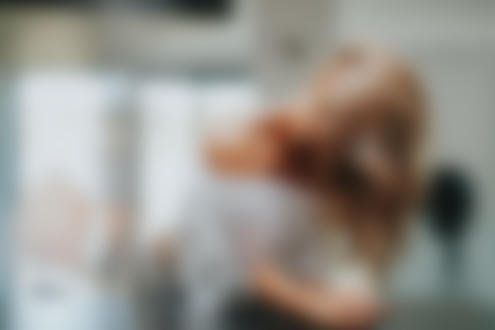 Обои на рабочий стол Девушка с опущенной головой. Фотограф Mаrcio Miranda