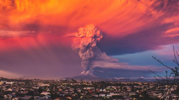 Обои на рабочий стол Извержение вулкана Calbuco в Чили
