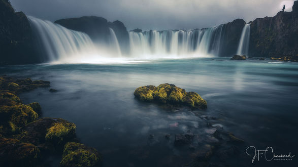Обои на рабочий стол Годафосс - один из самых известных водопадов Iceland / Исландии. Фотограф Jean-Francois Chaubard
